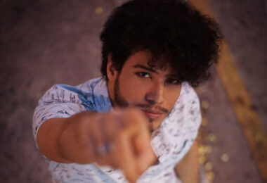 Cantante ecuatoriano Renik dispuesto a conquistar el Perú con su tema “C.R.U.S.H.” [VIDEO]