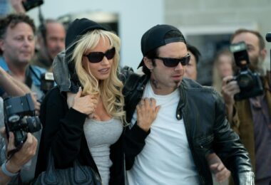 FOTOS | Hoy llega “PAM & TOMMY” y STAR+ presenta nuevas imágenes de la esperada miniserie exclusiva