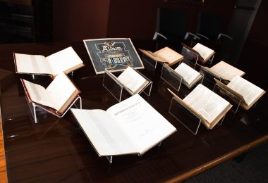 BNP recibió donación de libros pertenecientes a la colección peruanista de John H. Rowe