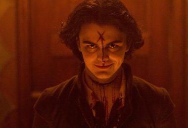 ¡Sumérgete en la Oscura y Emocionante Experiencia de «Juega o Muere» con Asa Butterfield y Natalia Dyer!