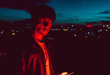 Joey Luna reinventa el pop alternativo con su nuevo sencillo «Mine 4 Life»