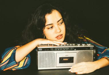 Cachita lanza su emotiva canción «Soledad», un himno a la autoaceptación y el adiós definitivo al desamor