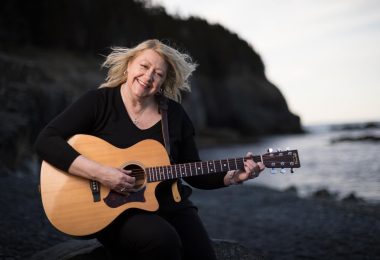 VIDEO | Elizabeth Sheppard deslumbra con su emotiva canción «Mama»