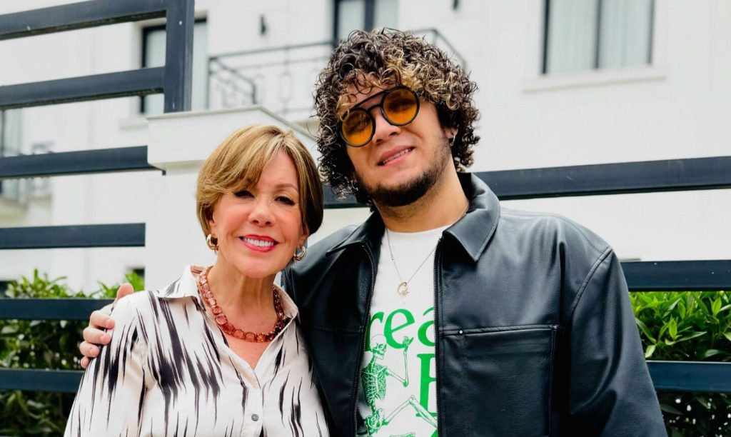 VIDEO | Gali arrasa en YouTube con el estreno de su videoclip «La Madurita» junto a Yvonne Frayssinet