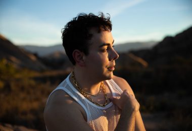 VIDEO | George Alley lanzó su nuevo sencillo «Fake Sick» y presentó un adelanto exclusivo de su próximo álbum