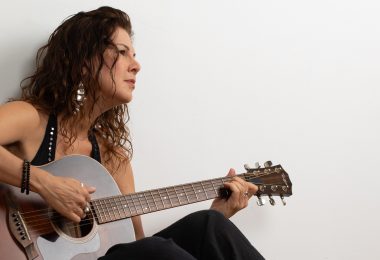 VIDEO | Elena Ley lanza su nuevo álbum «Esencia Femenina» con la poderosa canción «Te Inventaré», un homenaje a la feminidad