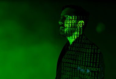 «Todo encriptado»: Yalung Tang explora la desconexión emocional en la era digital