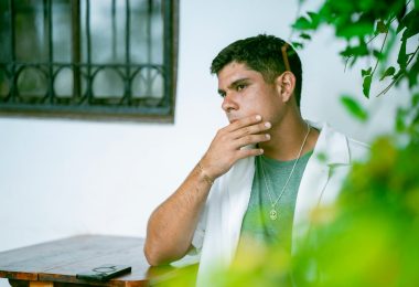 VIDEO | Saldi lanza «Juro», primer adelanto de su próximo EP «DISPARATE»