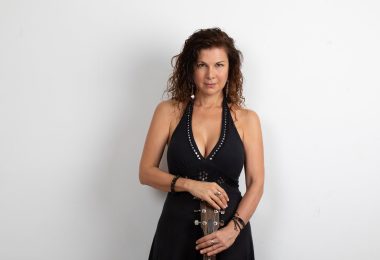 VIDEO | Elena Ley presenta la versión acústica de «Quiero decirte algo» en un videoclip sin autotune ni postproducción