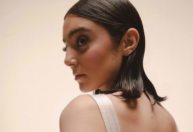 Ananya regresa con ‘All That Glitters Isn’t Gold’, un himno indie-pop sobre la desilusión y la sanación