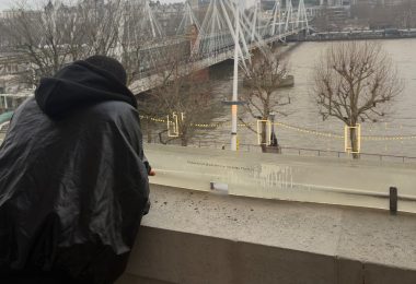 Eghoza lleva el verano a otro nivel con su nuevo sencillo «Holiday»