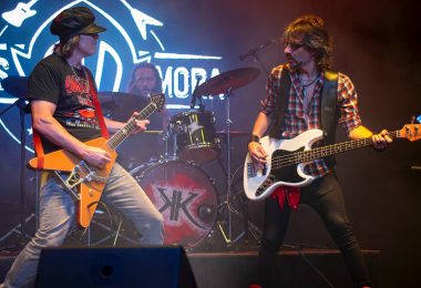 Blas Mora y su banda presentan el EP «Lado B», una fusión de rock crudo y lírica