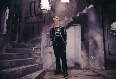 VIDEO | Love Ghost sorprende con “Fucked Up Feelings”, una fusión de R&B y grunge que explora emociones oscuras y sensuales