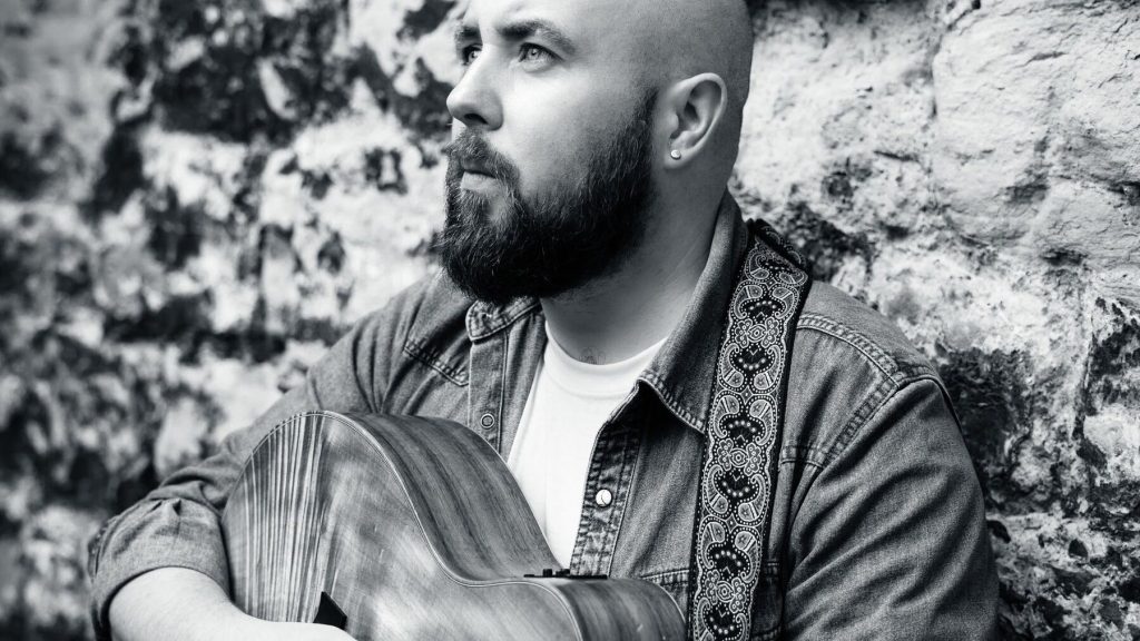 Stephen McCafferty presenta “Rubber Glove”, un homenaje al pop guitarrero de los 90