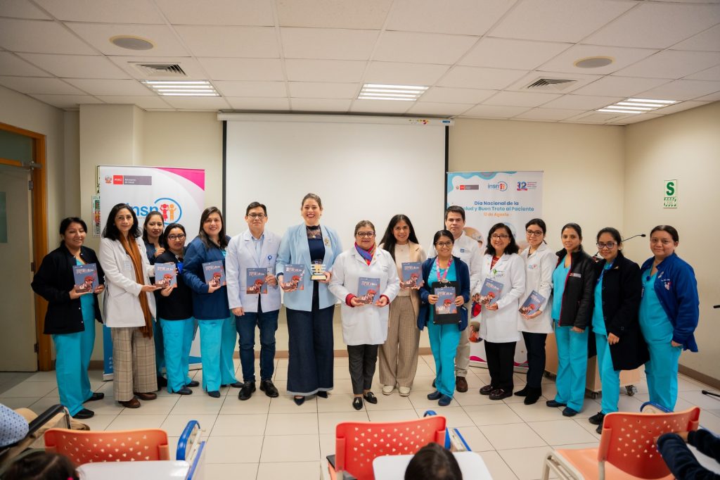 Biblioteca Nacional presenta el libro “Manos de superhéroe” en el Instituto Nacional de Salud del Niño de San Borja