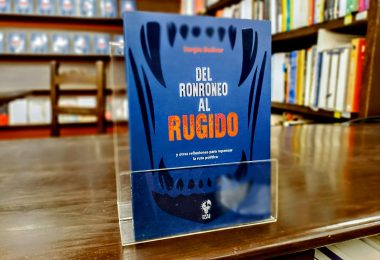 Sergio Bolívar presentó su libro «Del ronroneo al rugido» en la Feria Internacional del Libro de Lima 2025