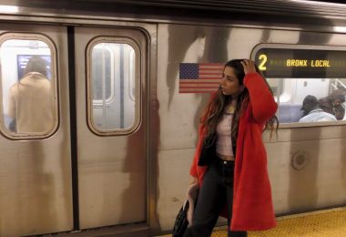 VIDEO | Miss Galactica presenta “Espejos”: un himno al amor imperfecto con esencia retro