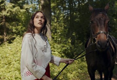 VIDEO | Sarah Betshabaz estrena «Chance», una balada pop que invita a la reflexión y la esperanza