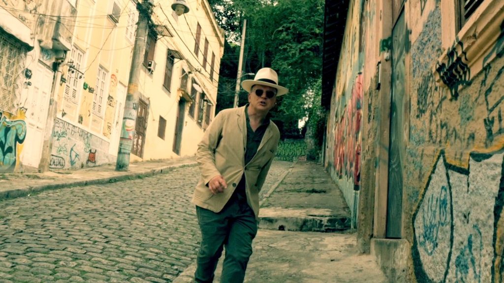 VIDEO | Mark Nevin lanza “Humility With Style”: una sátira musical sobre la moralidad de las redes sociales