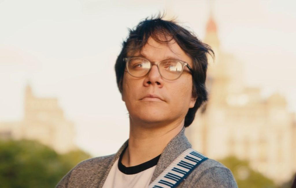 VIDEO | Pablo Aldaco presenta su nuevo videoclip «Tarde Gris», una obra introspectiva que fusiona rock y poesía melancólica VIDEO | Pablo Aldaco presenta su nuevo videoclip «Tarde Gris», una obra introspectiva que fusiona rock y poesía melancólica