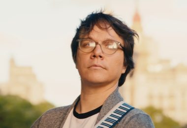 VIDEO | Pablo Aldaco presenta su nuevo videoclip «Tarde Gris», una obra introspectiva que fusiona rock y poesía melancólica