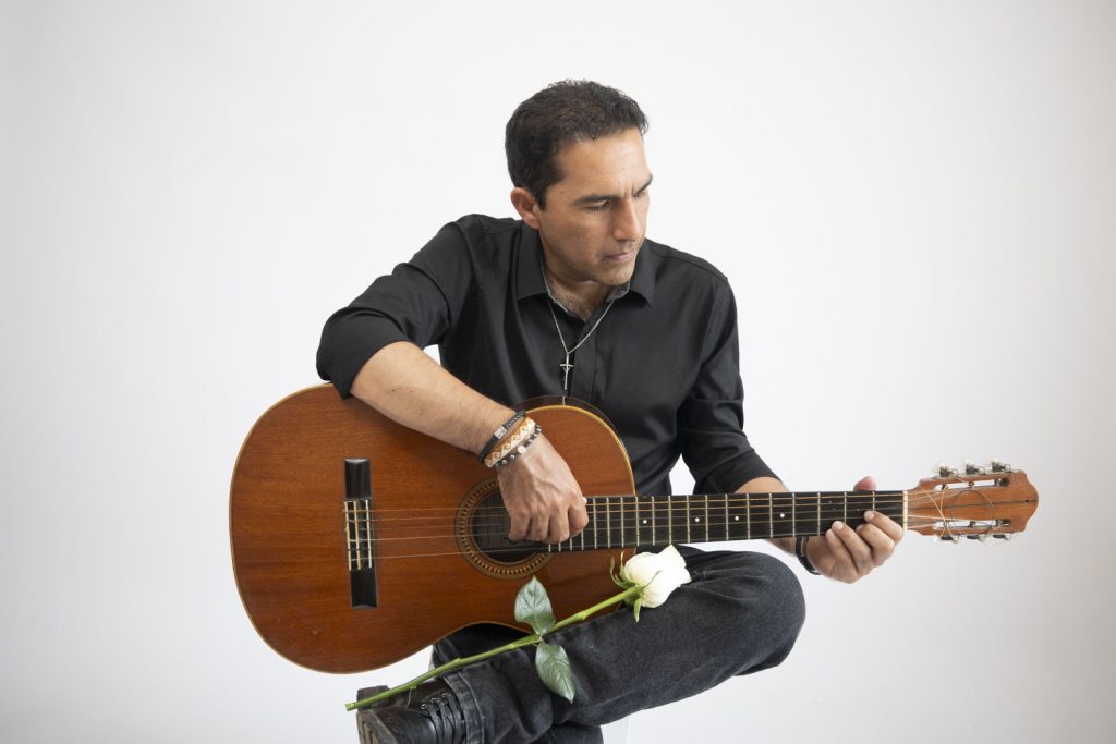 Gilberto Arévalo debuta con “Hasta volverte a encontrar”, una balada rock que transforma el dolor en esperanza Gilberto Arévalo debuta con “Hasta volverte a encontrar”, una balada rock que transforma el dolor en esperanza