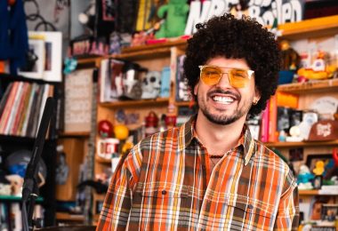 PJ Sin Suela, Mike Bahía y Sebas Bárcenas se apoderan del verano con “Ella es pa’ mí”