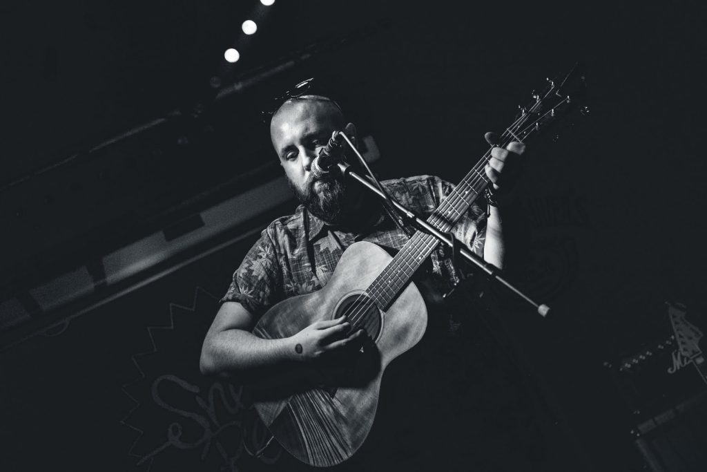 Stephen McCafferty lanzó “I Only Want To Hear Sad Songs”, su single junto a Ace & All The Other Animals