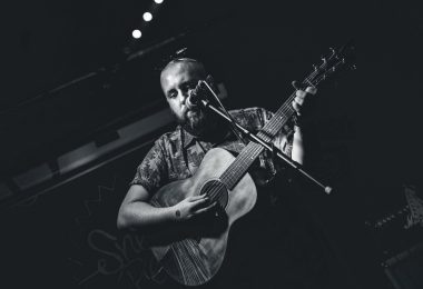 Stephen McCafferty lanzó “I Only Want To Hear Sad Songs”, su single junto a Ace & All The Other Animals