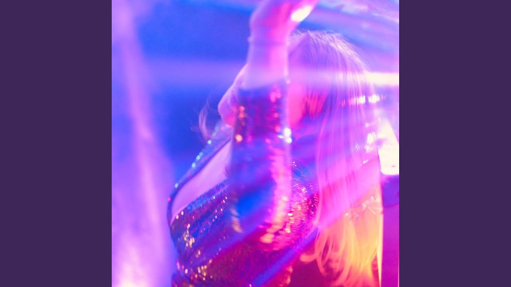 T1NΔ presenta “Weil ich liebe”, un nuevo sencillo que refuerza su identidad en el pop alemán contemporáneo