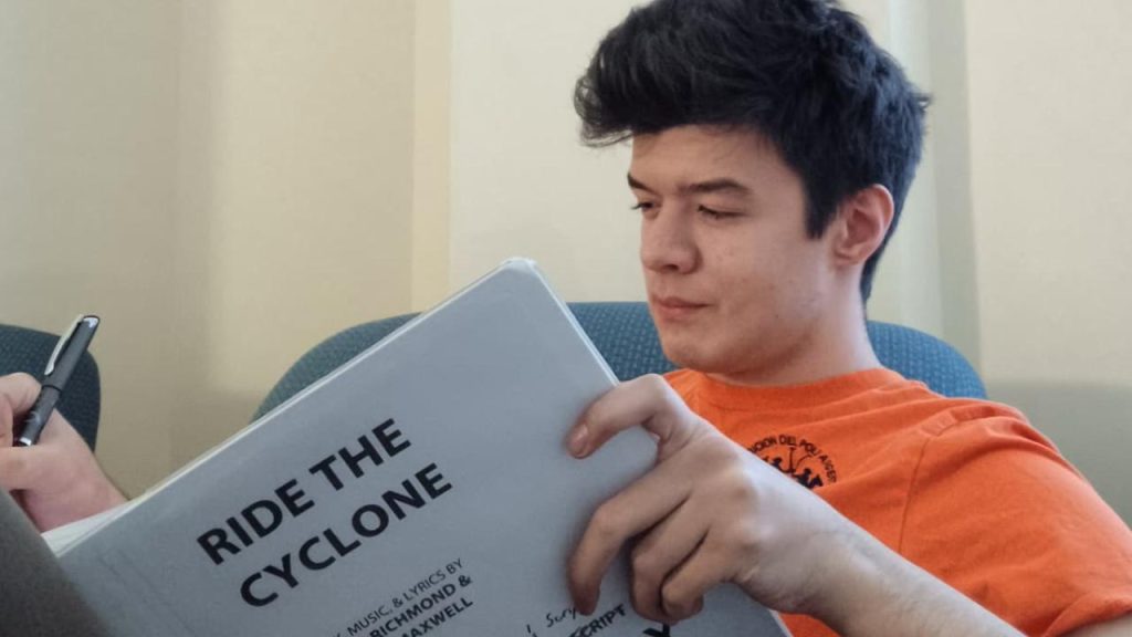 Octavio Villena: El actor peruano que pone voz a personajes de videojuegos en Steam Octavio Villena: El actor peruano que pone voz a personajes de videojuegos en Steam