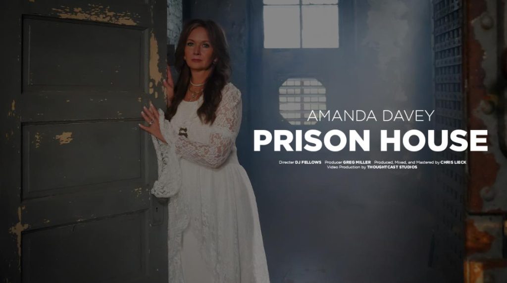 VIDEO | “Prison House”: Amanda Davey consolida su propuesta rock con un mensaje de redención y libertad espiritual VIDEO | “Prison House”: Amanda Davey consolida su propuesta rock con un mensaje de redención y libertad espiritual