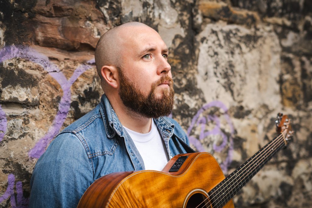 “I Am The Buffalo”: Stephen McCafferty impulsa su debut “Monsters and Lullabies” con un himno indie de gran coro