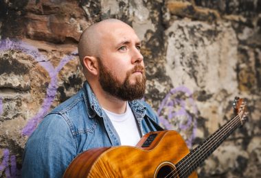 “I Am The Buffalo”: Stephen McCafferty impulsa su debut “Monsters and Lullabies” con un himno indie de gran coro