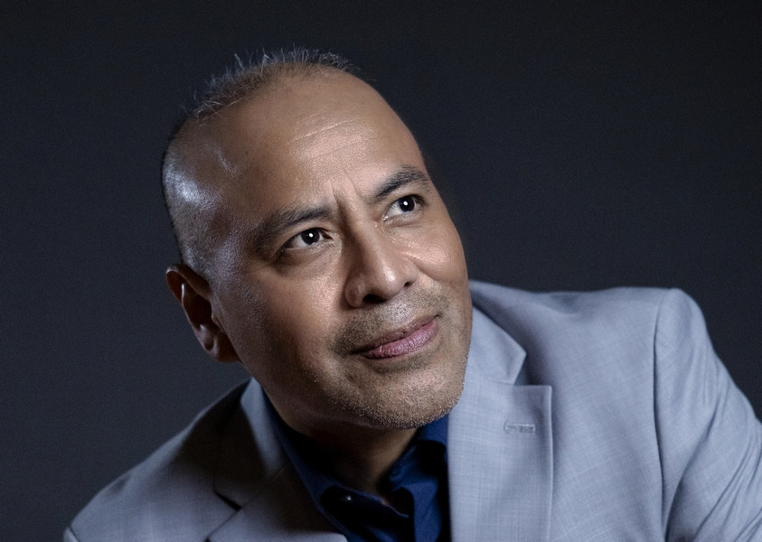 Philip Mason debutó en español con “En Mi Corazón”, una balada pop-latina sobre el amor perdido Philip Mason debutó en español con “En Mi Corazón”, una balada pop-latina sobre el amor perdido