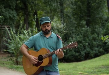 Rudi D estrenó “Cigarrillos y helados”, un single onírico que adelanta su álbum Motor dos tempos