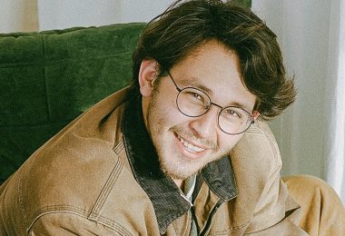 “The Light”: Timothy LaRoque ilumina su álbum debut “The Florida Effect” con una balada acústica de soul y R&B noventero