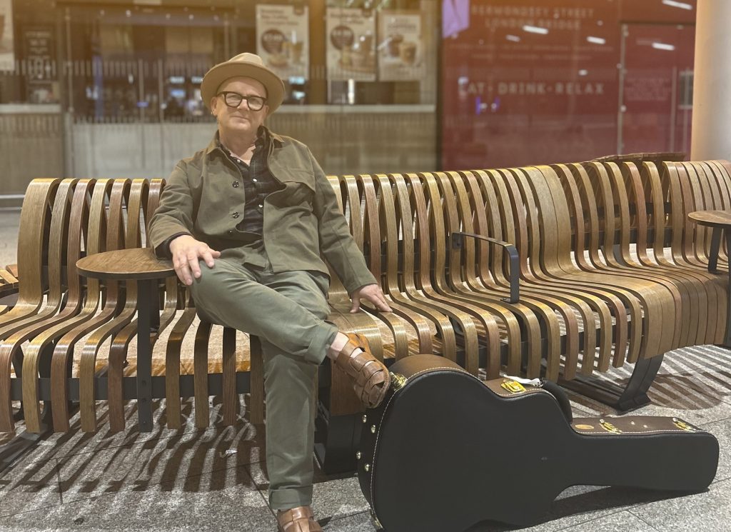 VIDEO | Mark Nevin presenta “In The Middle Of A Moment”, un sencillo inspirado en Shakespeare y en las decisiones que marcan la vida VIDEO | Mark Nevin presenta “In The Middle Of A Moment”, un sencillo inspirado en Shakespeare y en las decisiones que marcan la vida