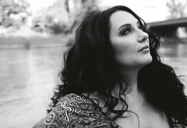 VIDEO | LEELAH SKY consolida su etapa pop-soul con “Easier”, un single sobre sanar después del dolor