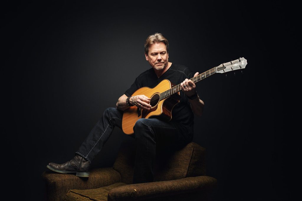 VIDEO | Howard Gripp lanza “Strong”, un himno de fe y resistencia en formato Lyric Video