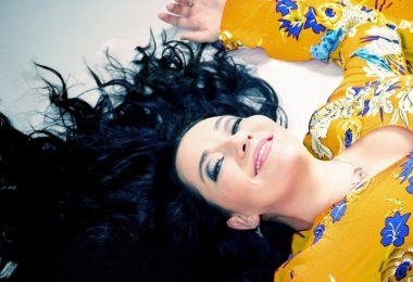 LEELAH SKY convierte el desamor en una confesión luminosa con “Scars of Love”