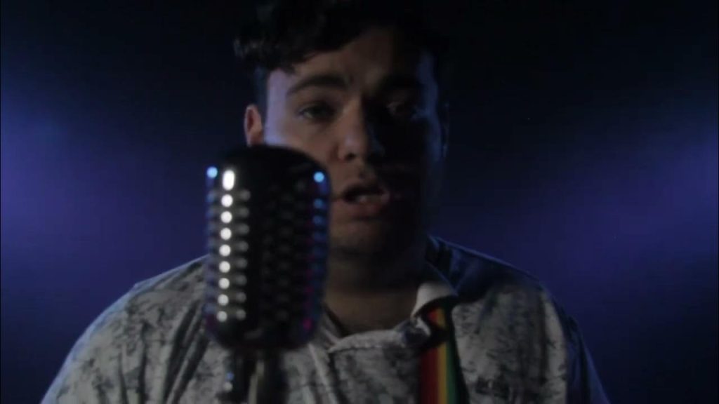 VIDEO | Oliver Nolan expone el lado oscuro de la fama en “Under the Spotlight”