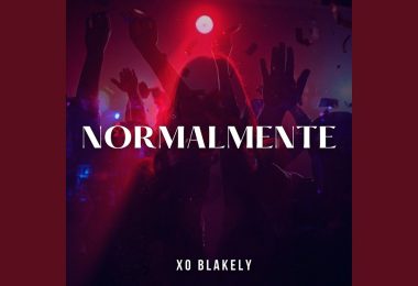 XO BLAKELY consolida su etapa más nocturna con “NORMALMENTE”, un single electro-pop en español