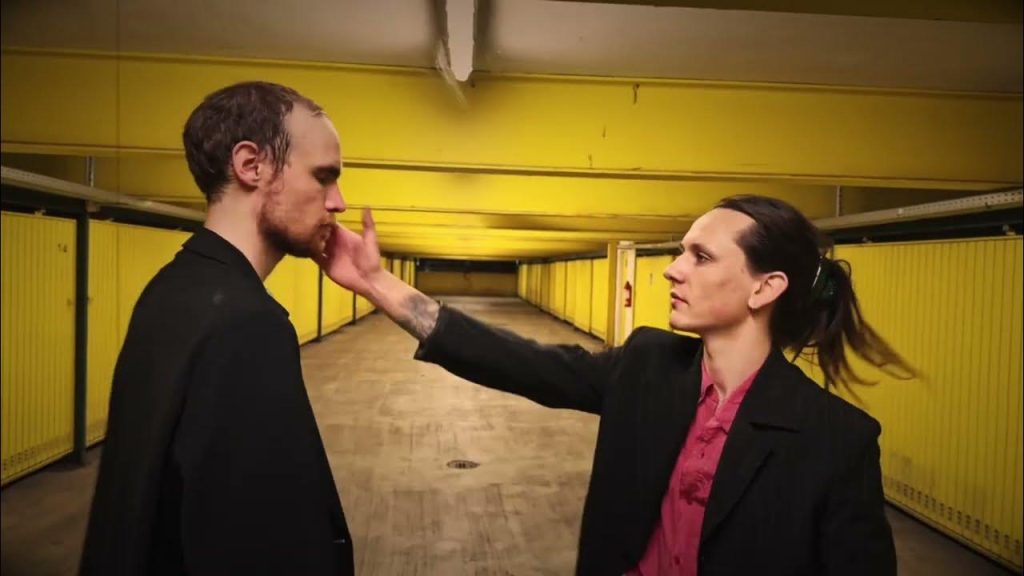 VIDEO | Die Grübelkeit estrena “Im Garagenhof”, un single de indietrónica con espíritu NNDW
