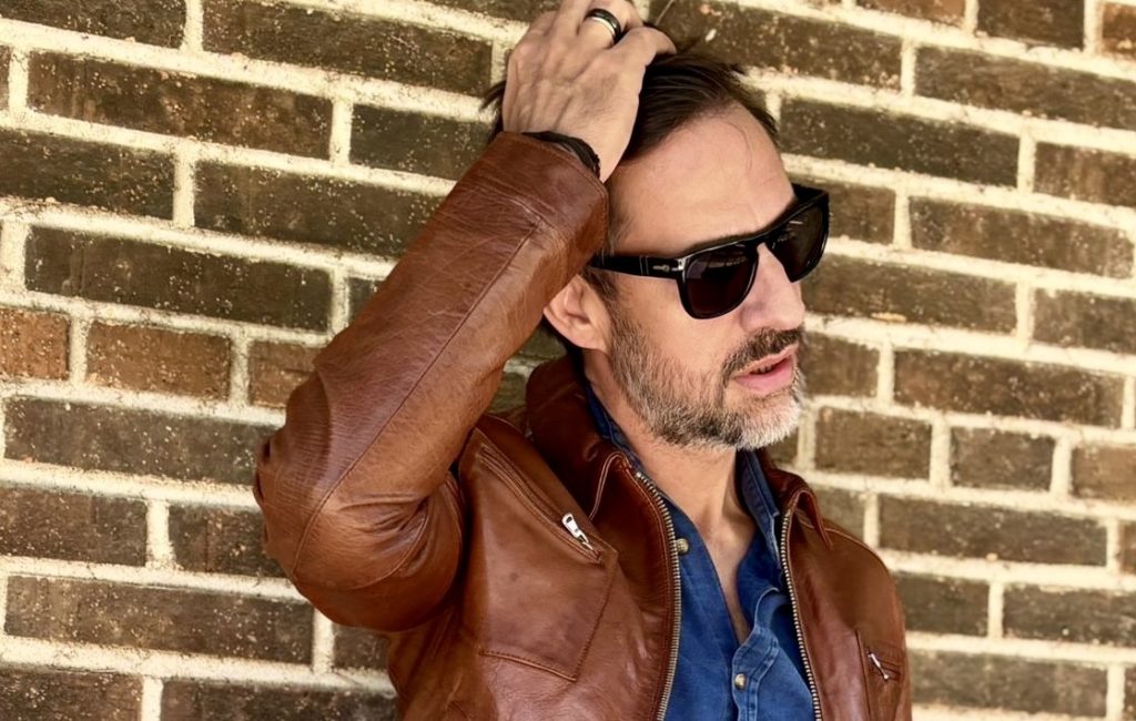 Cristian Dujmović presenta “Hay Por Qué”, una mirada musical a la conciencia social desde su EP Inexorable
