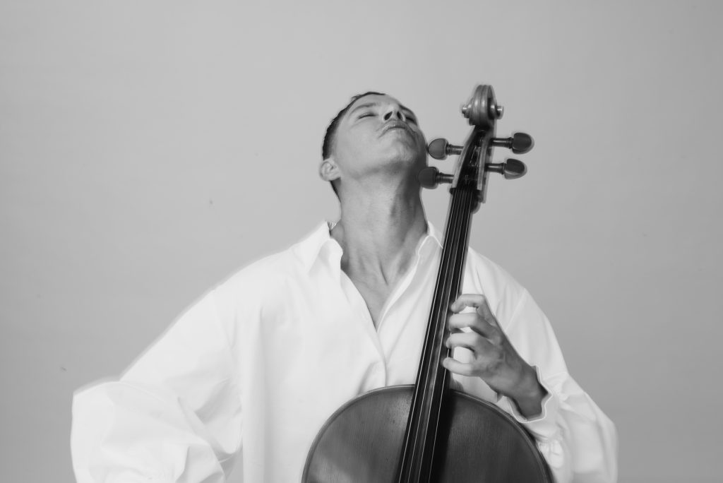 Un Violonchelo Atípico: Fil Uno presenta “Más De Mil Años” en Lima