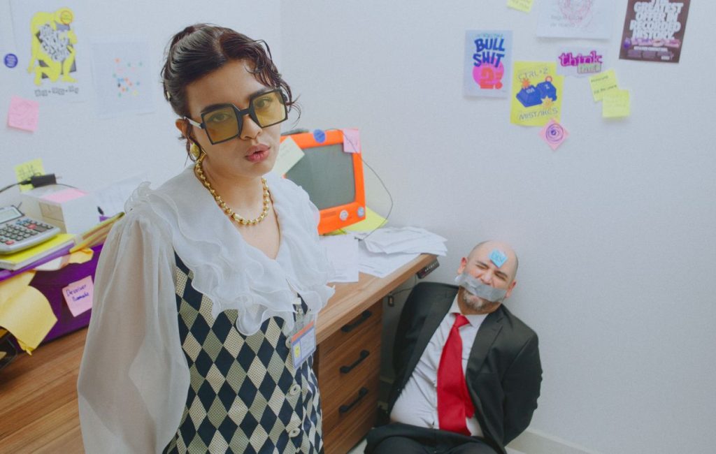 VIDEO | SoulMara convierte la crisis existencial en “DLV”, un sencillo que retrata el agotamiento del mundo moderno VIDEO | SoulMara convierte la crisis existencial en “DLV”, un sencillo que retrata el agotamiento del mundo moderno