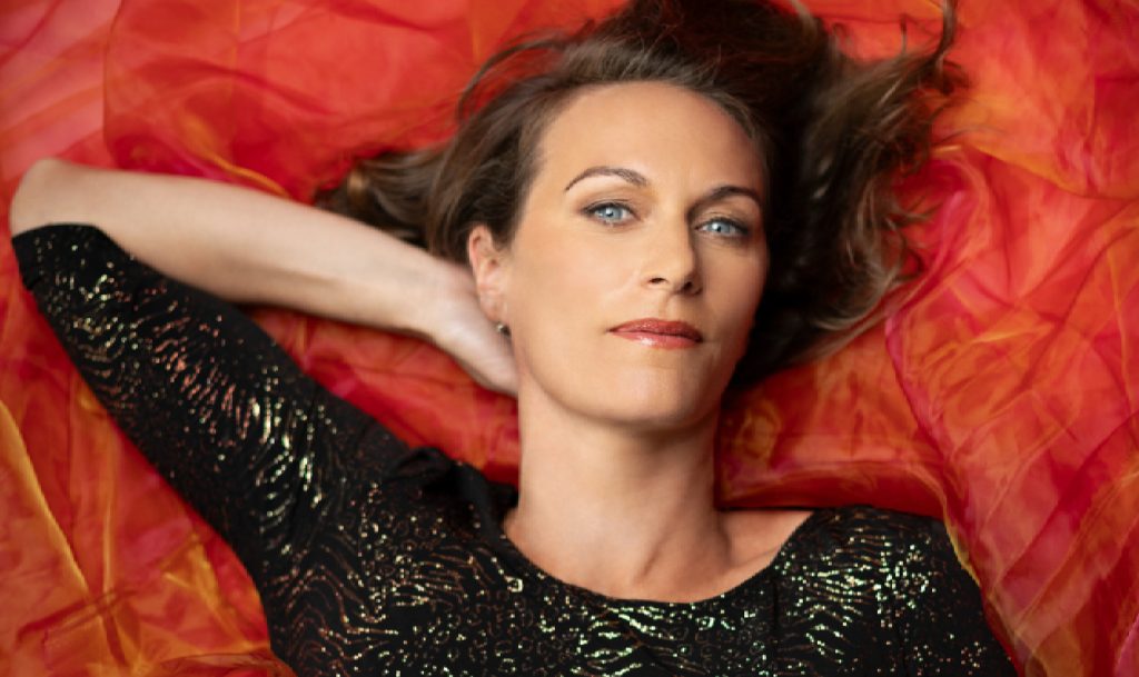 VIDEO | Danielle Schroeder estrena «When All Is Torn», un nuevo capítulo de Later Is Here VIDEO | Danielle Schroeder estrena «When All Is Torn», un nuevo capítulo de Later Is Here