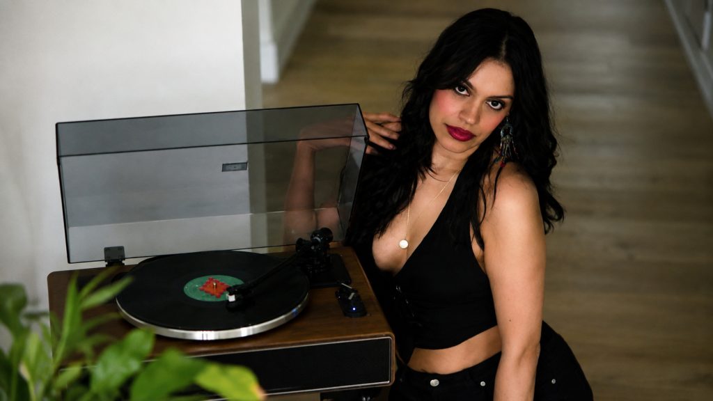 Dayana transforma la gratitud y el amor familiar en su sencillo “Afortunada” Dayana transforma la gratitud y el amor familiar en su sencillo “Afortunada”