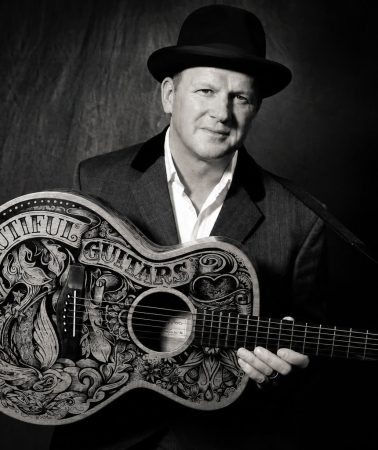 VIDEO | Mark Nevin explora la redención y los excesos en “Gatecrashing Heaven” VIDEO | Mark Nevin explora la redención y los excesos en “Gatecrashing Heaven”
